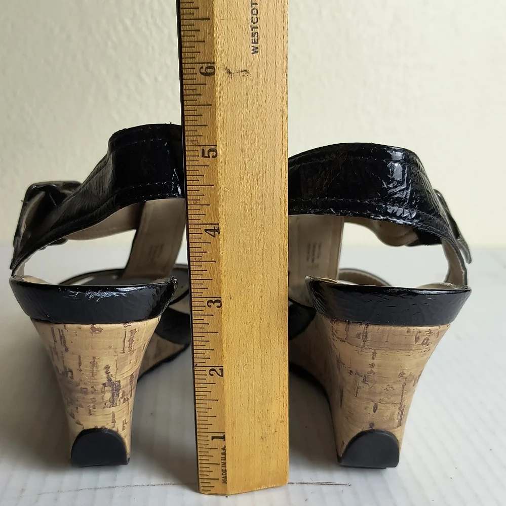 Montego Bay Club 7.5 Black and Tan Wedge Sandals  Slingback